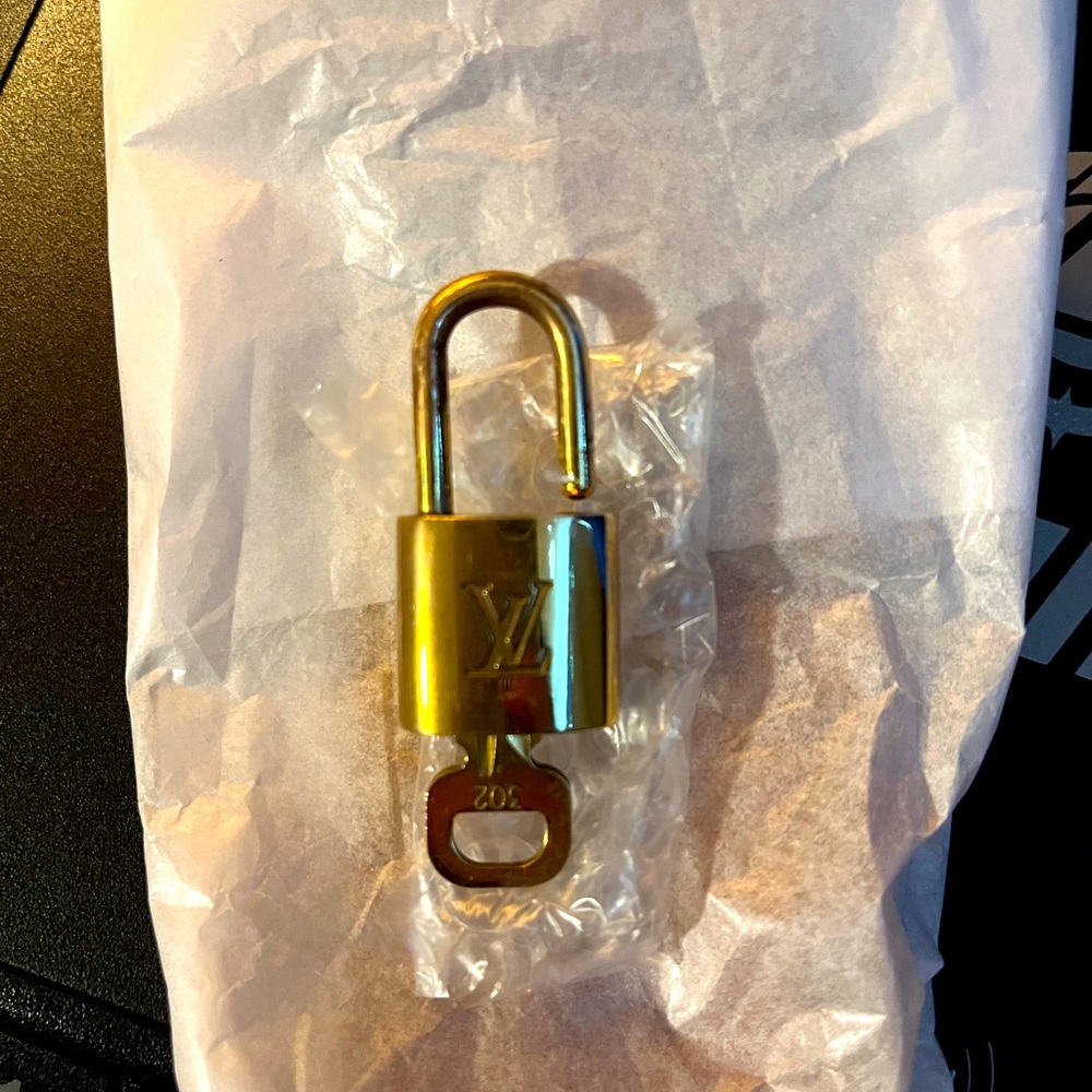 Louis Vuitton lock and key #302